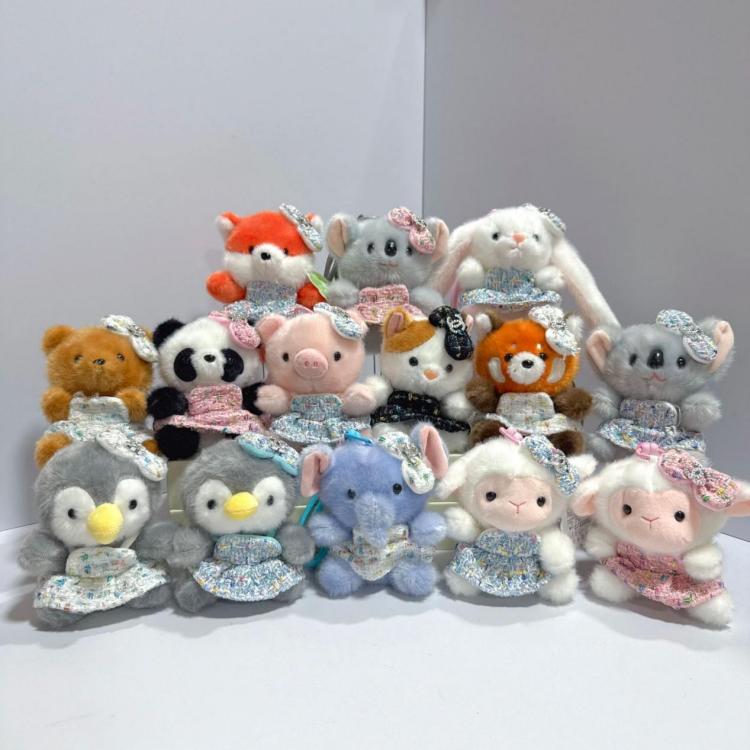 Porte-clés en peluche animal habillé