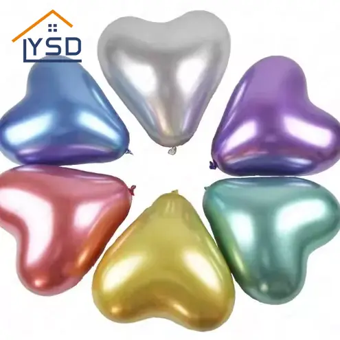 Boule de latex en forme de coeur en métal